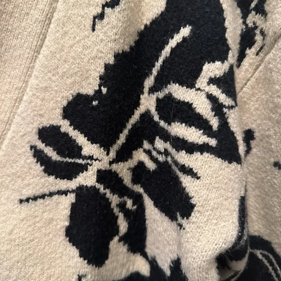 Vici Floral Patterned Cardigan in Cream and Black - Picture 2 of 4